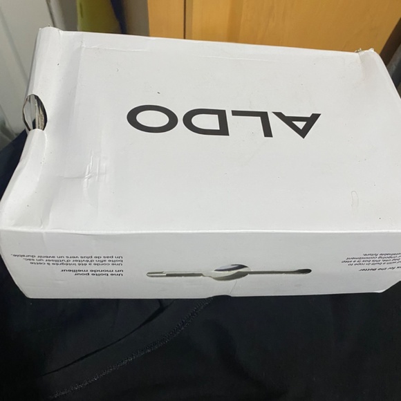 Women Shoes - Picture 3 of 3